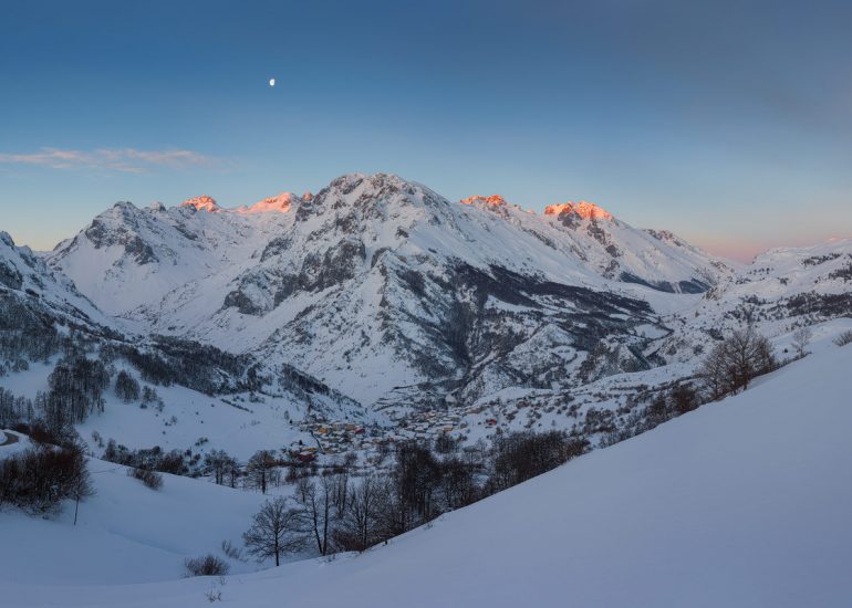 Picos de Europa, Amanecer en Sotres.
