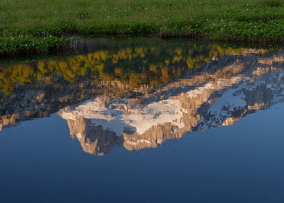 Reflejos de las cumbres del Cornión