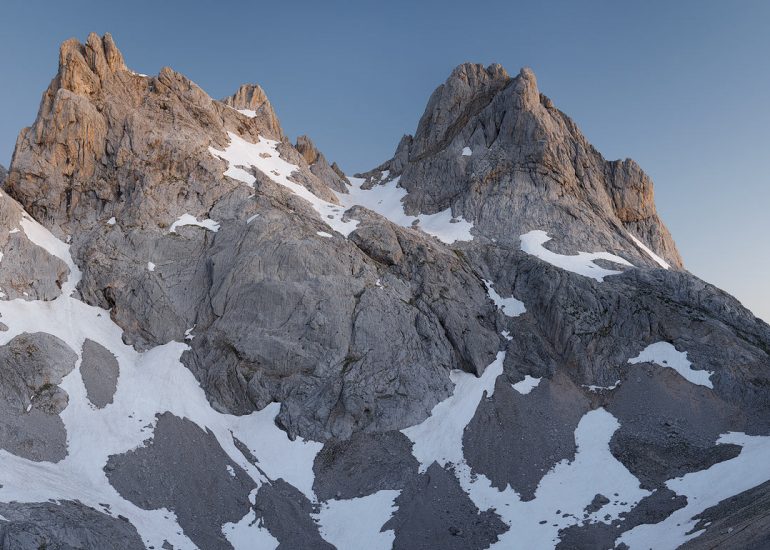 Amanecer en el Jou Santu, Picos de Europa.