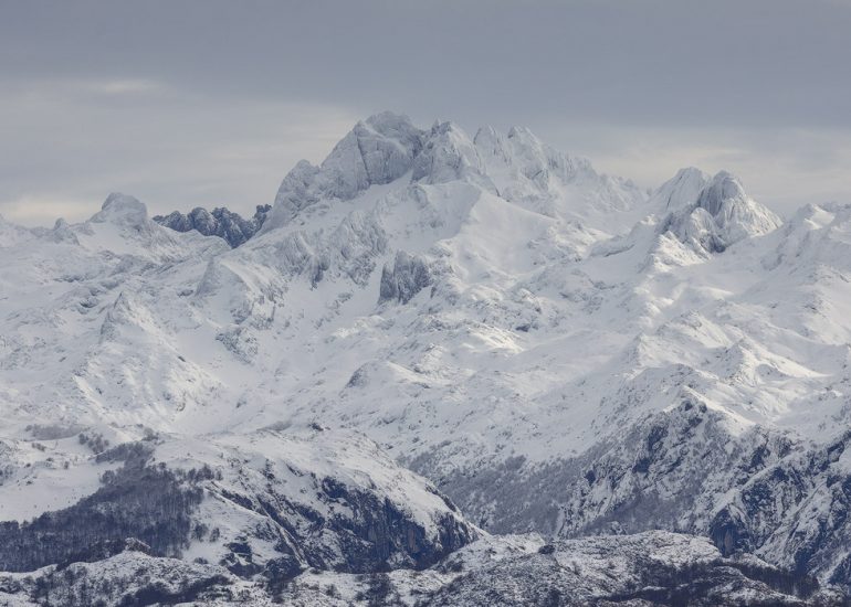 Los Picos de Europa desde el norte. Asturias.