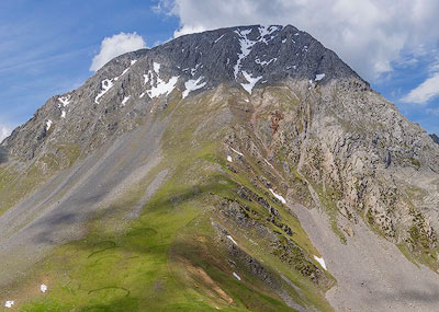 Panorámica primaveral del macizo de Ubiña.